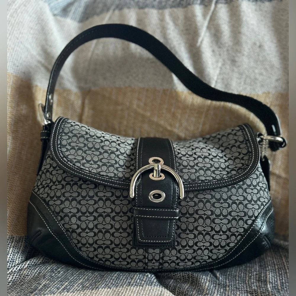 Coach Vintage Signature C’s Soho Canvas and Leather Buckle Shoulder Bag. EUC